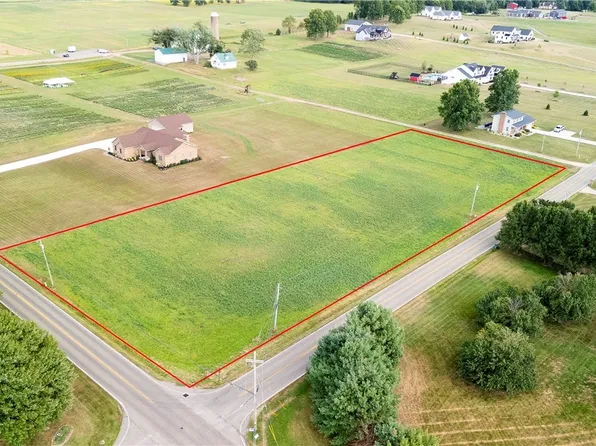 Lake Center St NW, Uniontown, OH 44685