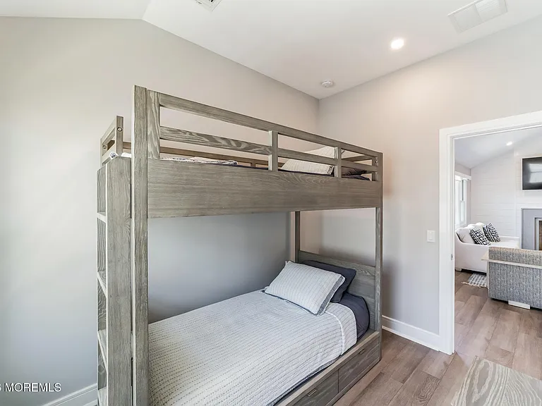 347 Bay Ln — Photo 40