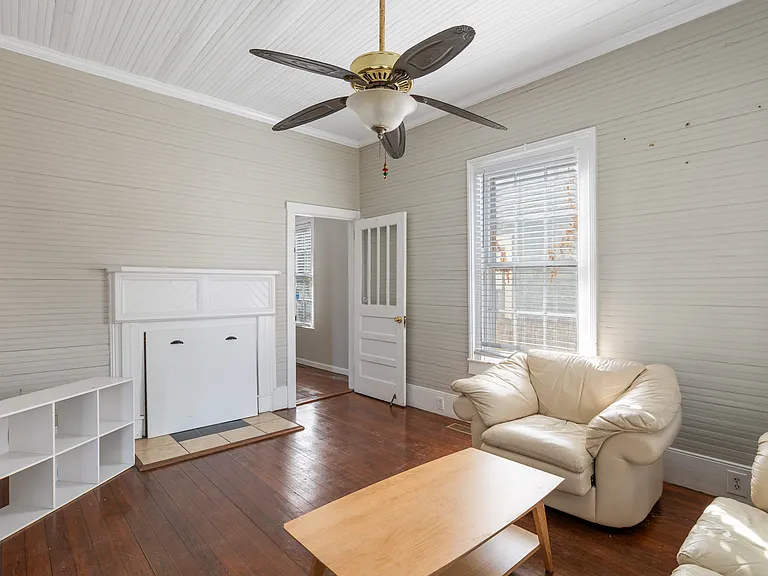 515 Center St — Photo 26