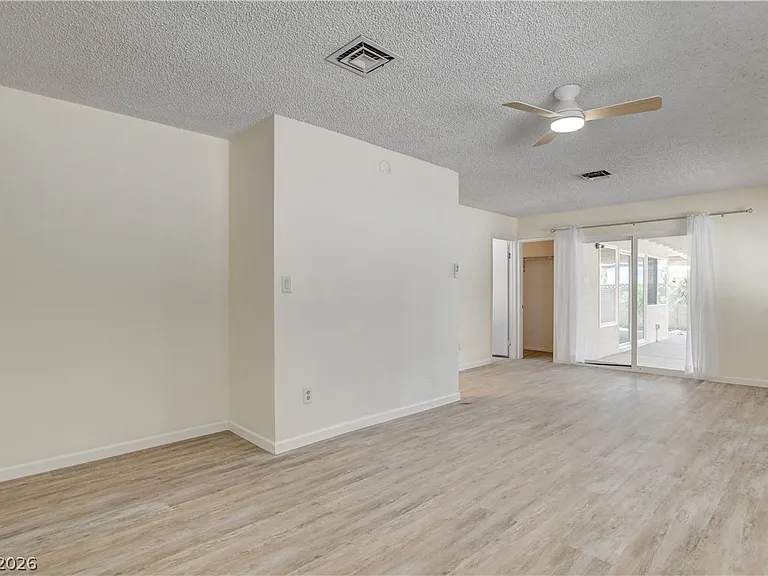 2085 Wagonwheel Ave — Photo 10