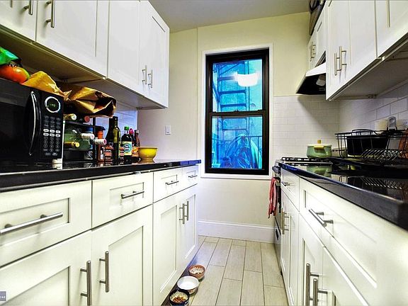 3rd image of 117 Pacific St APT 3