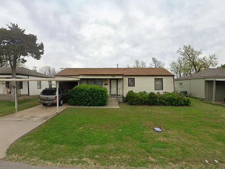 1009 Jet Dr — Photo 1