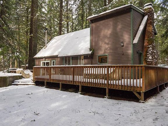The backside of the house with a huge deck! - Winter Time