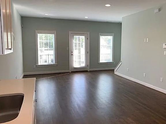 4th image of 1608 W Cary St