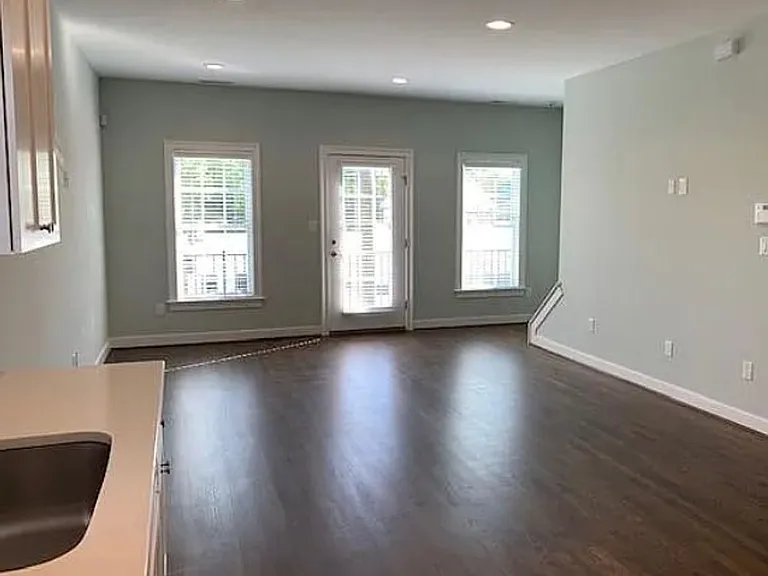 1608 W Cary St — Photo 4