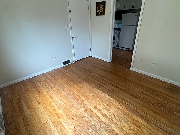 4th image of 4670 Roemer St
