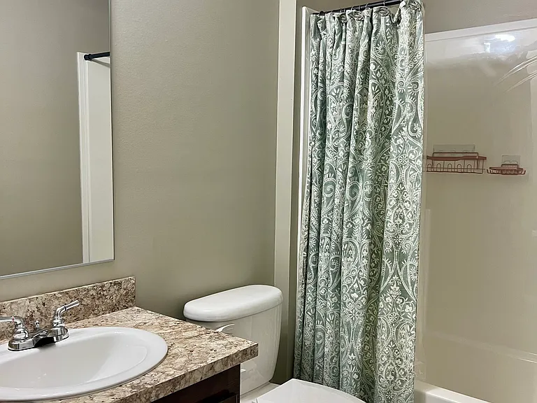 700 1st Ave #8 — Photo 5