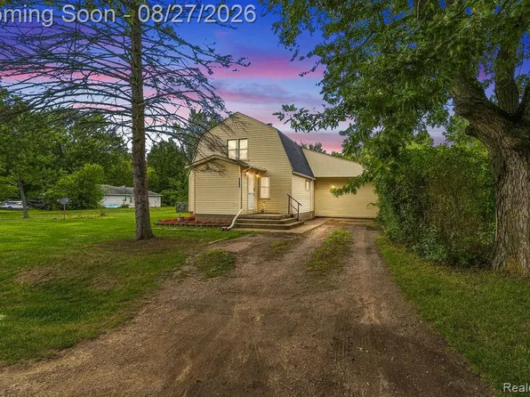 5363 Sitka St, Burton, MI 48519