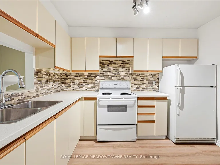 3835 Lake Shore Blvd W #207 — Photo 3