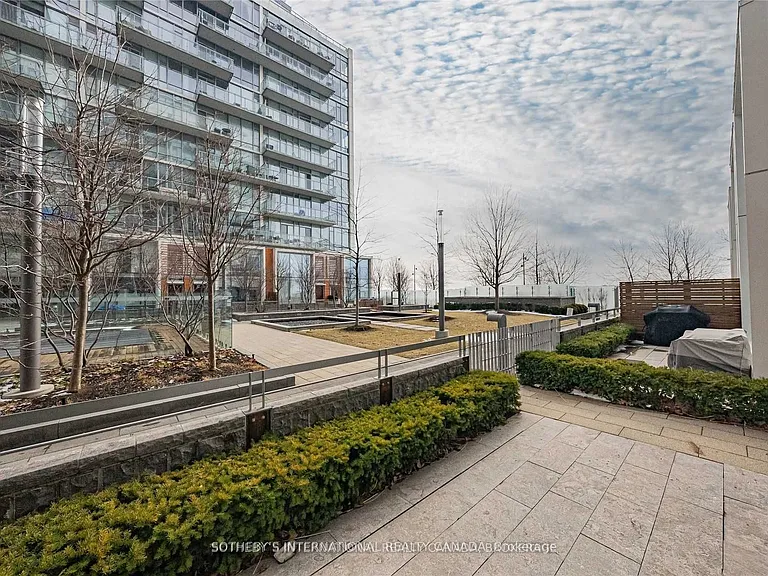 29 Queens Quay E #Townhouse 113 — Photo 2