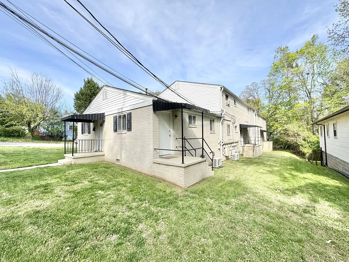 Building Photo - 701 S Chapman St #1