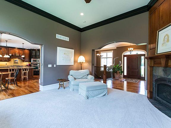 3rd image of 17266 Castlemaine Ln