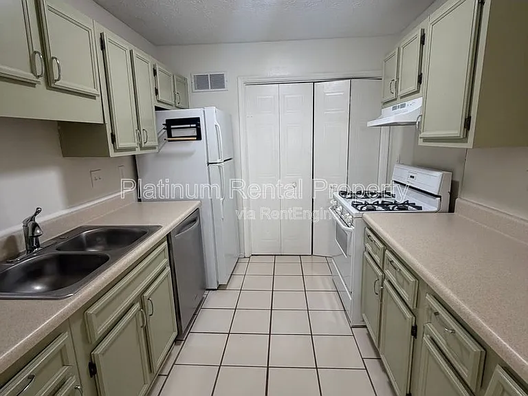 906 Country Park Dr SE — Photo 10