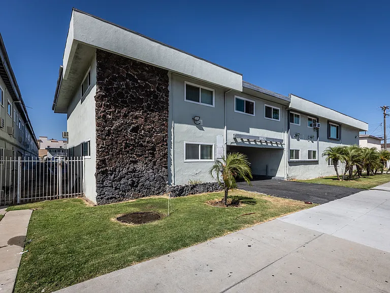 10015 Alondra Blvd — Photo 5