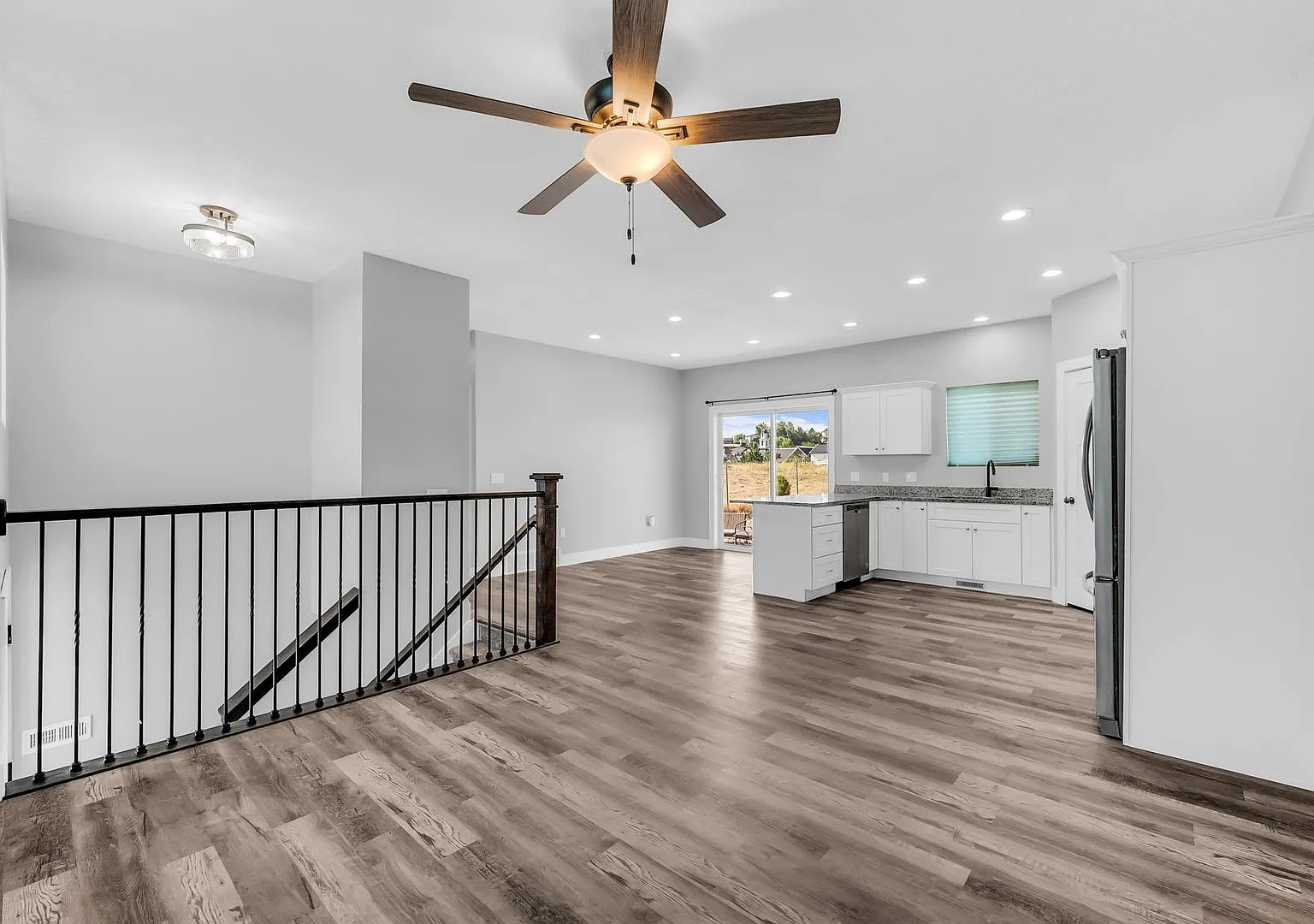 Beautiful 2020 Layton Home with High Ceilings & Modern Finishes — Photo 3