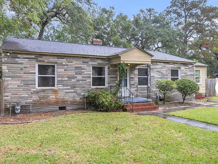 16 Oak Forest Dr — Photo 2