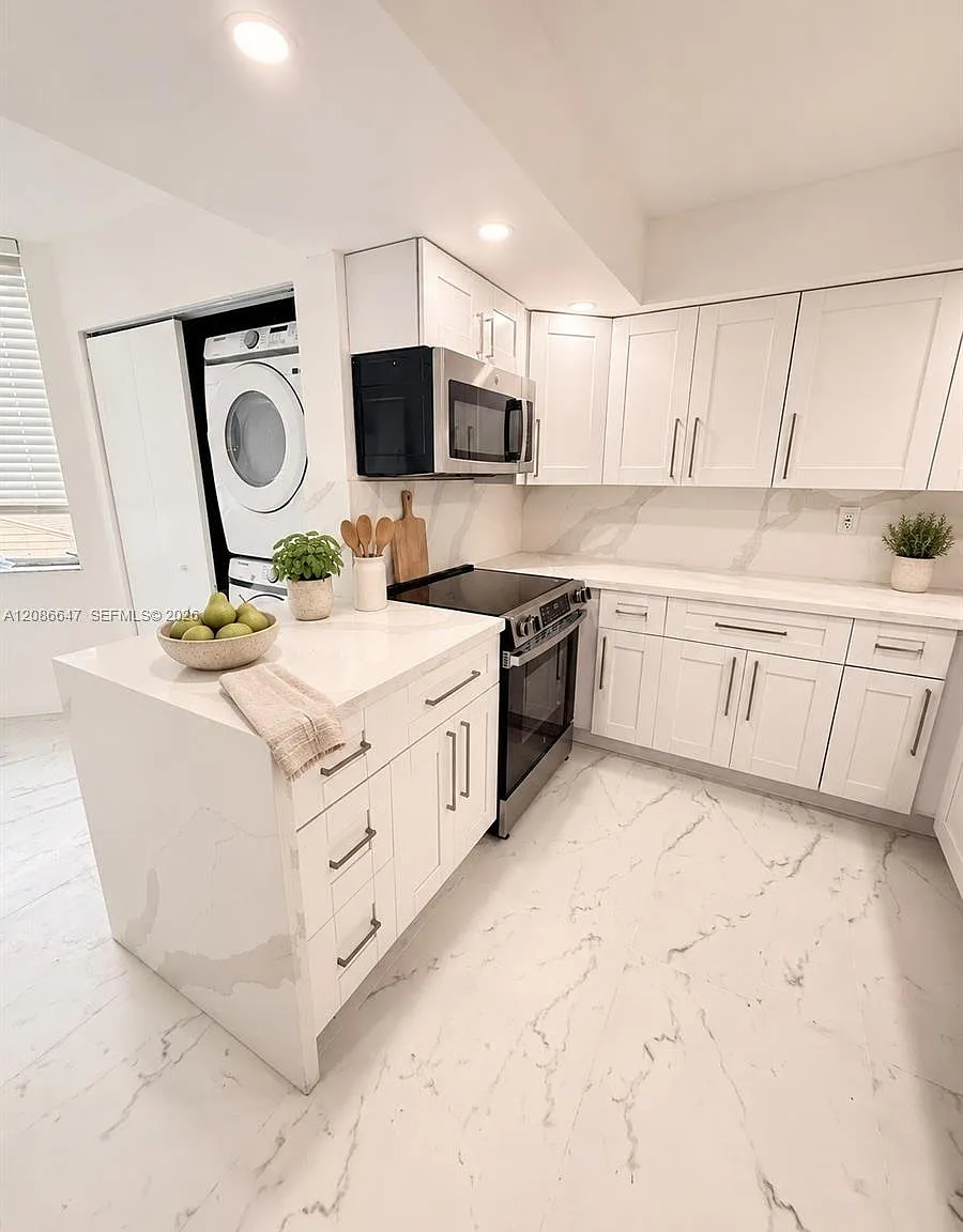 1811 Sabal Palm Dr — Photo 3