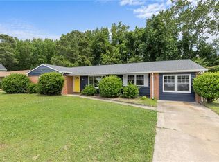 1329 King Arthur Dr, Chesapeake, VA 23323