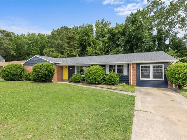 1329 King Arthur Dr, Chesapeake, VA 23323