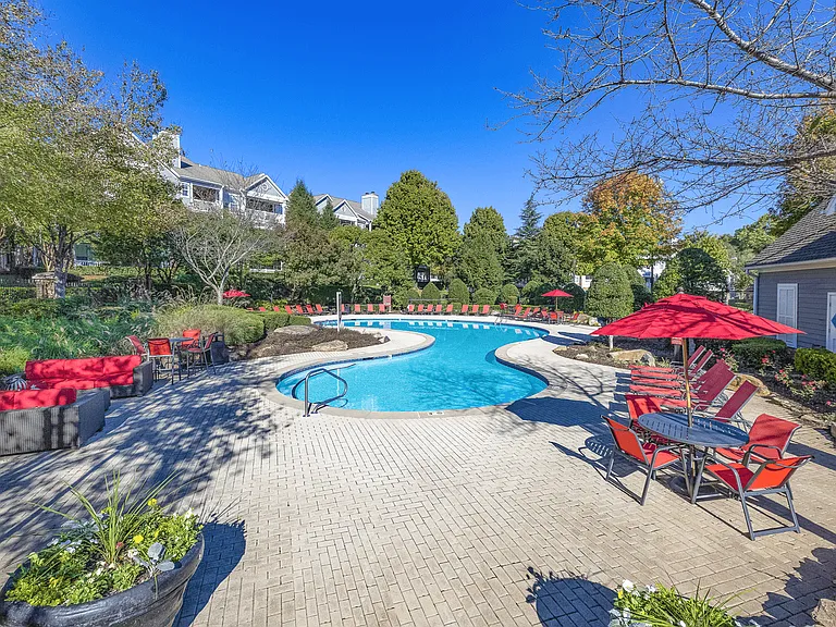 Elan at Mallard Creek Apartment Homes — Photo 11