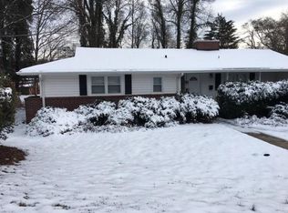 8 Ridgecrest Dr, Greenville, SC 29609