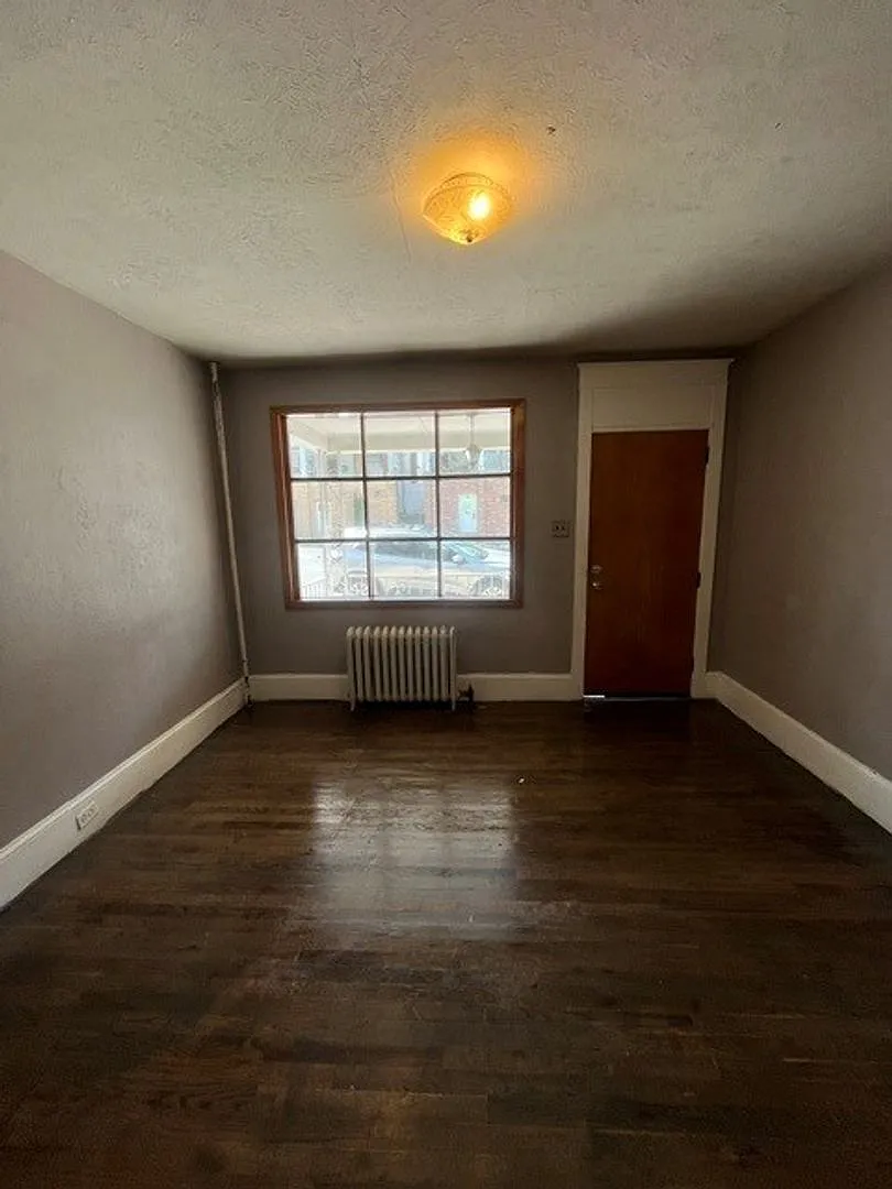 3 bedroom 1 bathroom — Photo 3