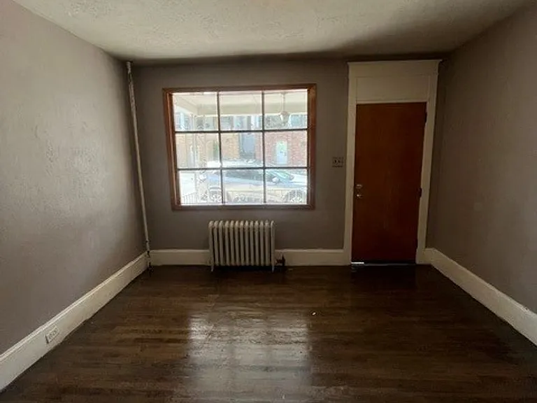141 W Abbott St — Photo 3