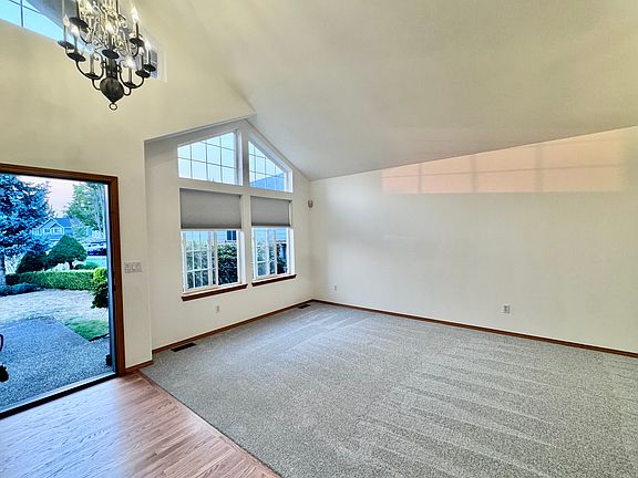 4th image of 4631 NE 7th Pl