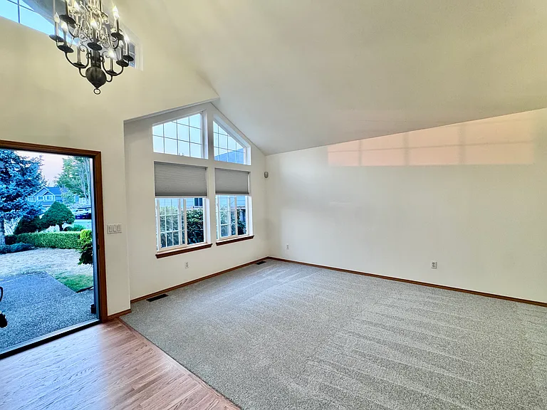 4631 NE 7th Pl — Photo 4