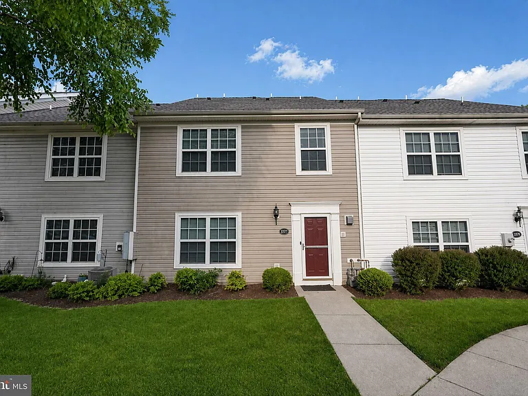 43577 Patching Pond Sq — Photo 1