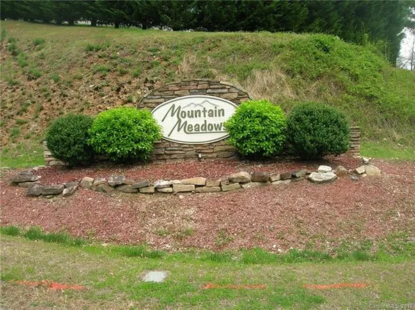 246 Hidden Knoll Dr, Hendersonville, NC 28792
