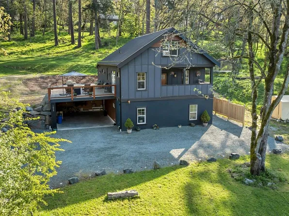 1029 Herd Rd, North Cowichan, BC V9L 5W9