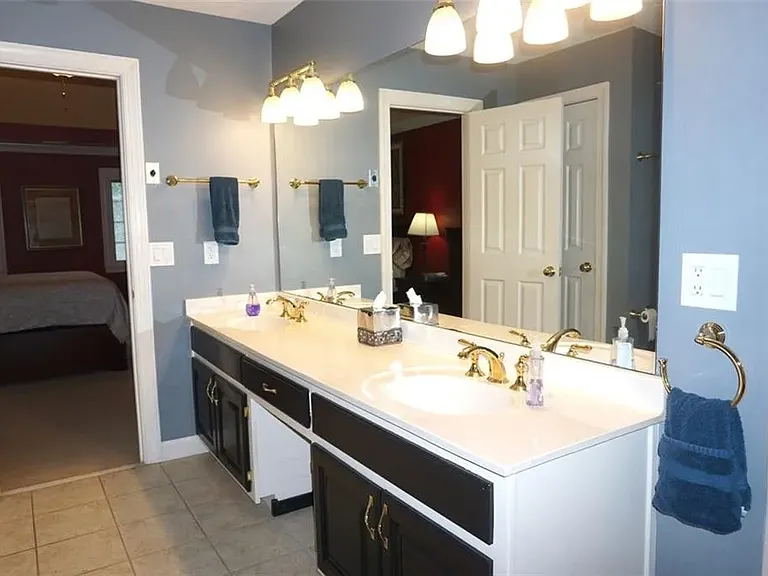 2438 Kings Arms Dr — Photo 15