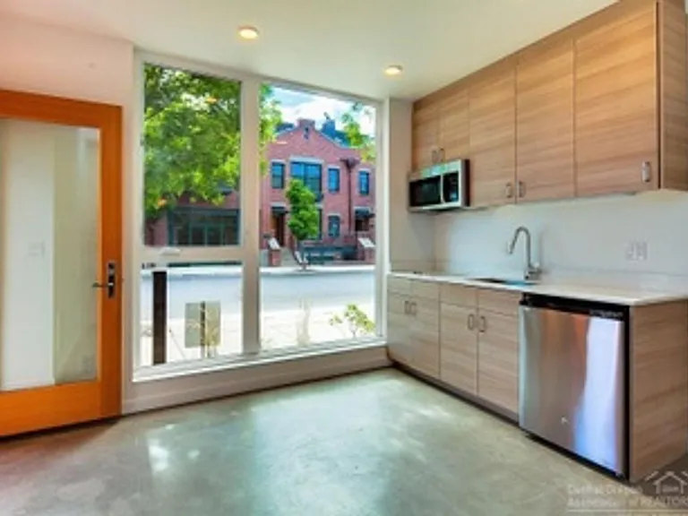 55 SW Wall St #5A — Photo 3