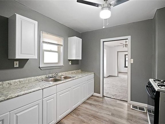 3rd image of 3303 Monroe Ave
