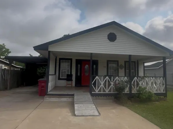 722 W 6th St, Freeport, TX 77541