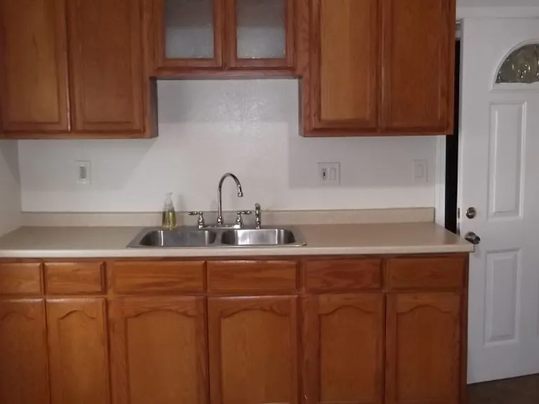1153 W 37th Pl — Photo 3