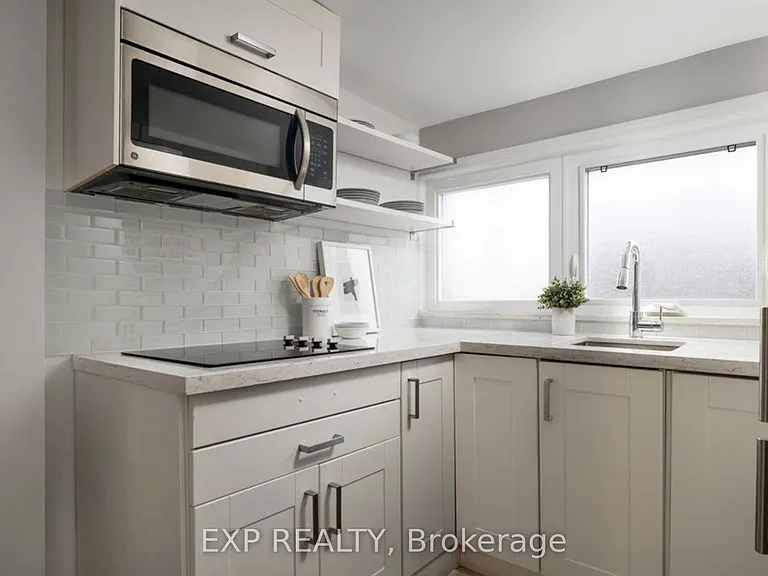8 Springhurst Ave — Photo 2