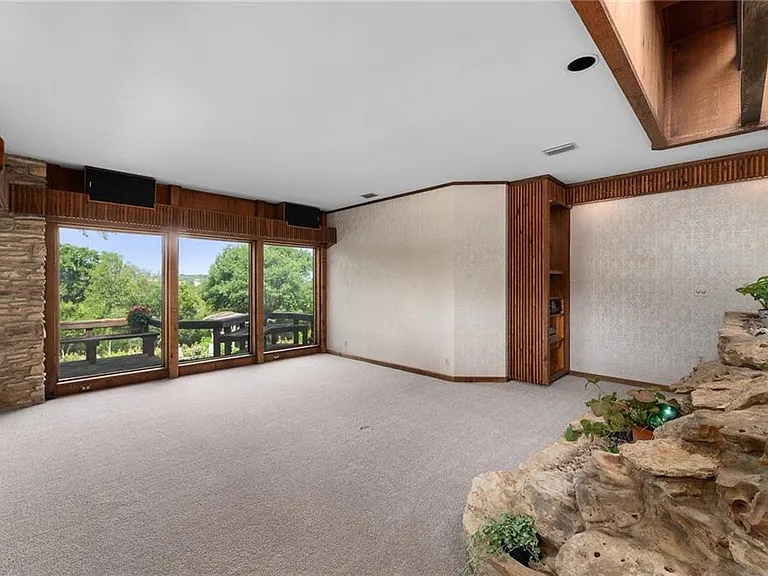 610 Lancelot Way — Photo 10