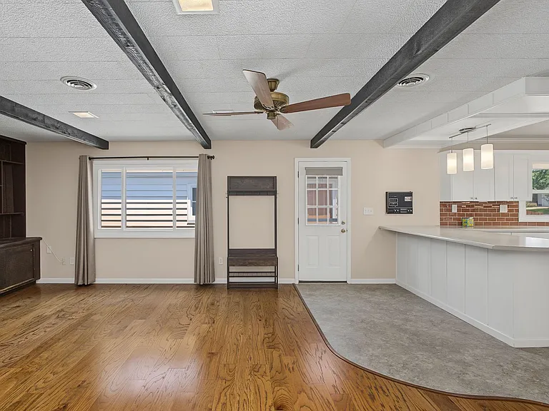 1205 S Cottage Grove Ave — Photo 11