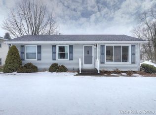 332 Kinross Dr NE, Rockford, MI