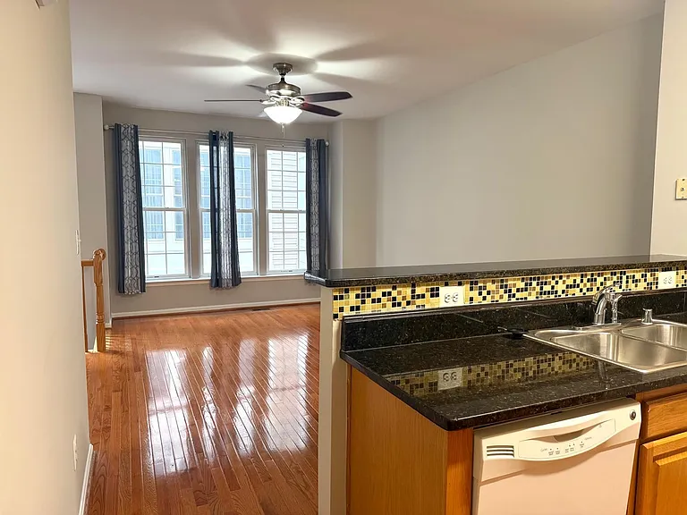 46190 Walpole Ter — Photo 5