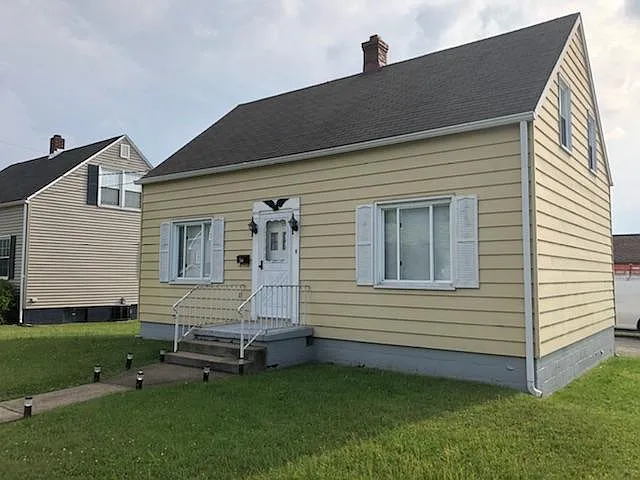 34 Adele St photo 1