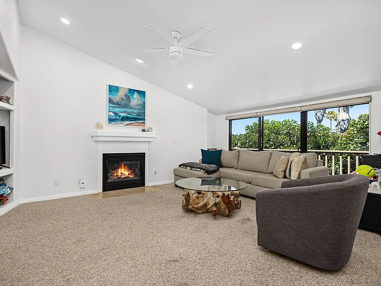 573 S Sierra Ave #6 — Photo 3