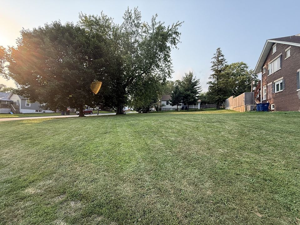 1st image of 109 4th St
