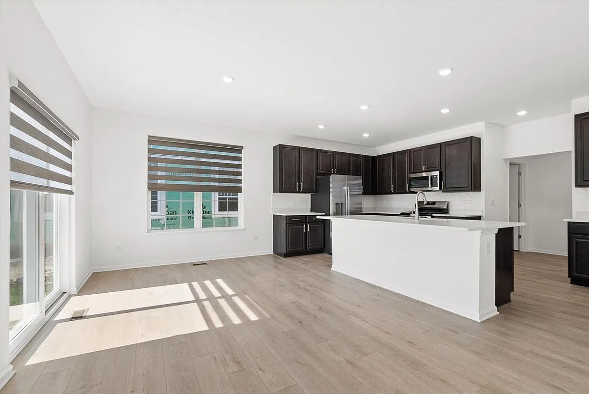 3 bed, 1965 sqft, $3,800 — Photo 4