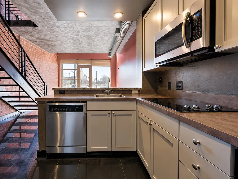 710 W Trade St #312 — Photo 2
