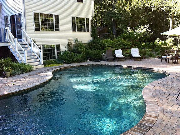 4th image of 12 Stony Brook Dr