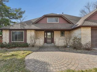 970 Sherwood Rd, Shoreview, MN 55126