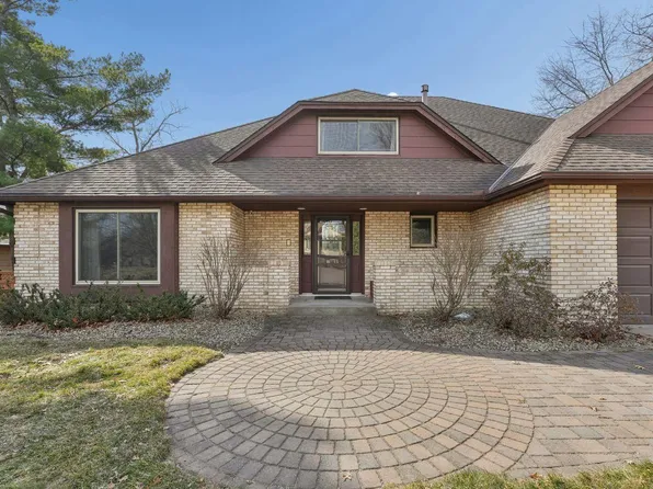 970 Sherwood Rd, Shoreview, MN 55126